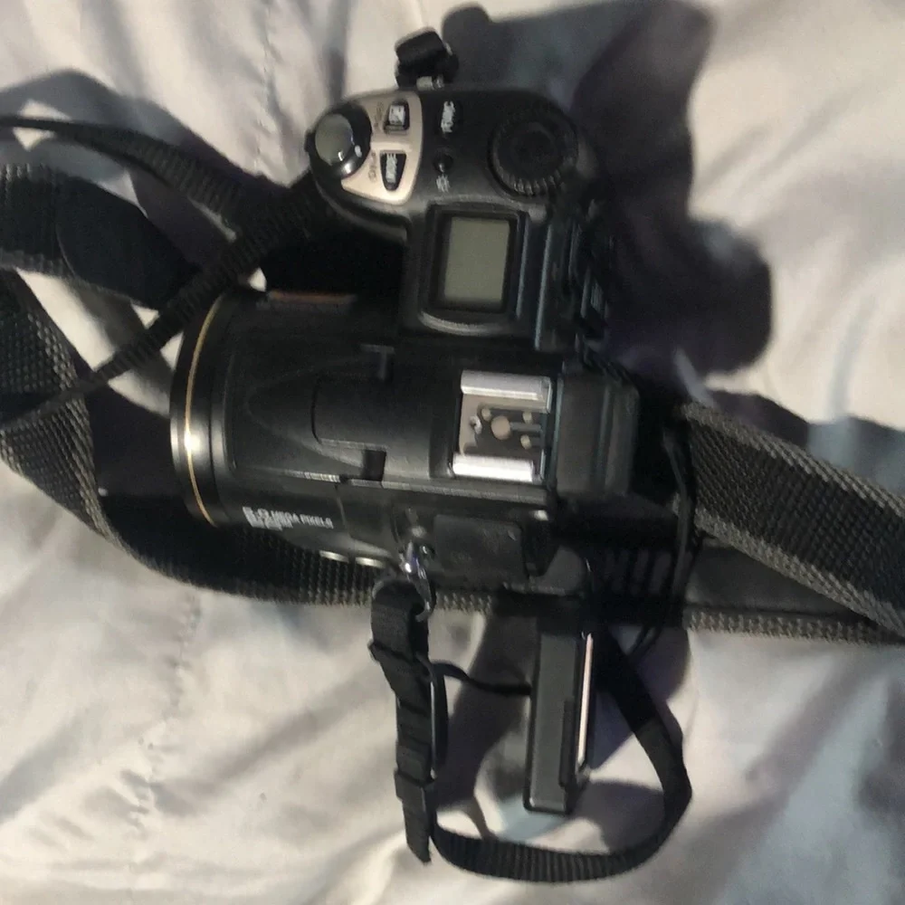Nixon camera CoolPix 5700